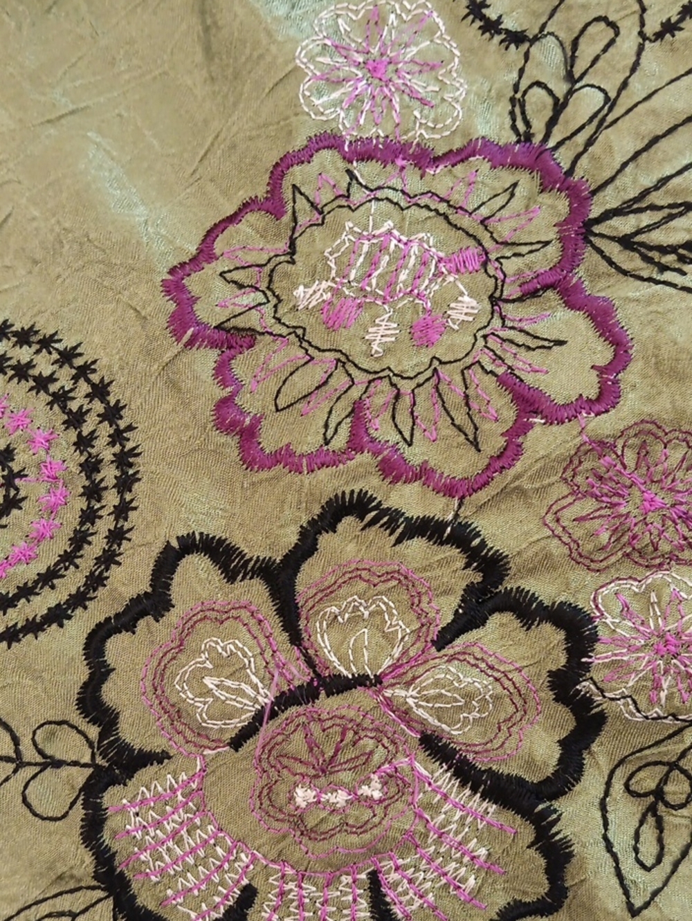 Heart Soul Olive Green Satin Top with Black Lace and Pink Floral Embroidery. Y2K - Picture 10 of 12